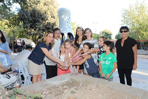 Burying the time capsule.png