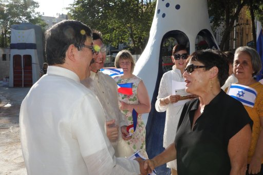 Sculptor Sue Ela with ARK of God Foundation.jpg